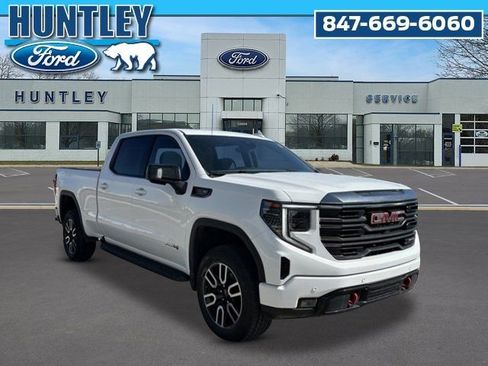 Used 2024 GMC Sierra 1500 AT4 w/ Technology Package AWD/4WD image 4