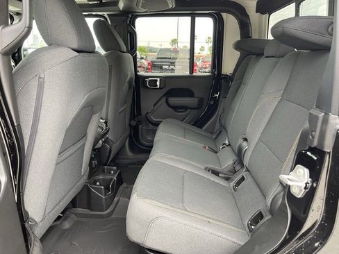 New 2025 Jeep Gladiator Sport image 18