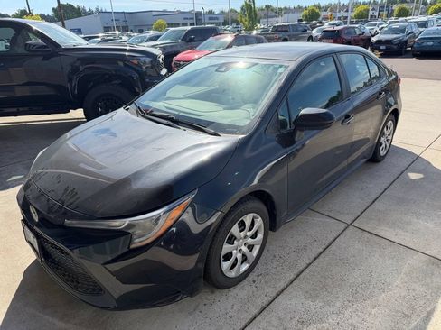 Used 2022 Toyota Corolla LE FWD image 2