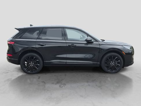 Used 2023 Lincoln Corsair AWD w/ Equipment Group 101A image 9