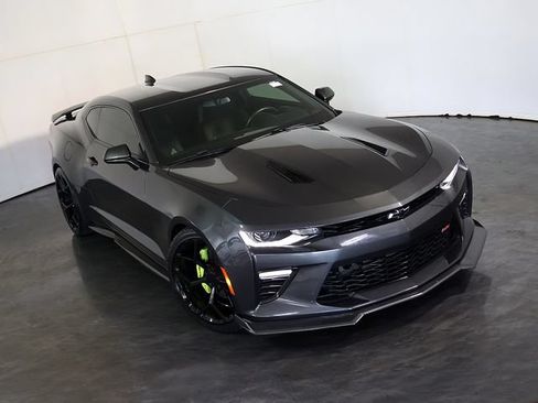 Used 2016 Chevrolet Camaro SS RWD image 7
