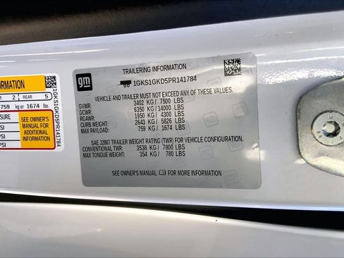 Used 2023 GMC Yukon XL SLT image 32