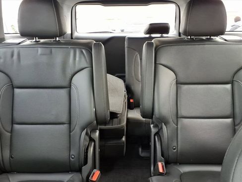 Used 2023 GMC Acadia SLT image 31