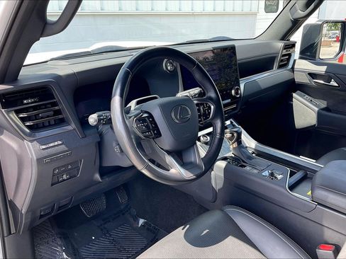 Used 2025 Lexus GX 550 w/ Accessory Package (2T) AWD/4WD image 18