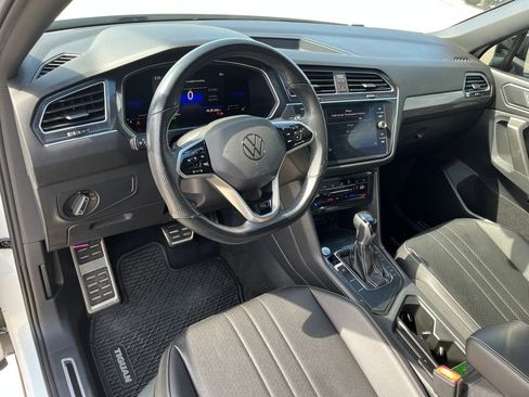 Used 2022 Volkswagen Tiguan SE R-Line image 17