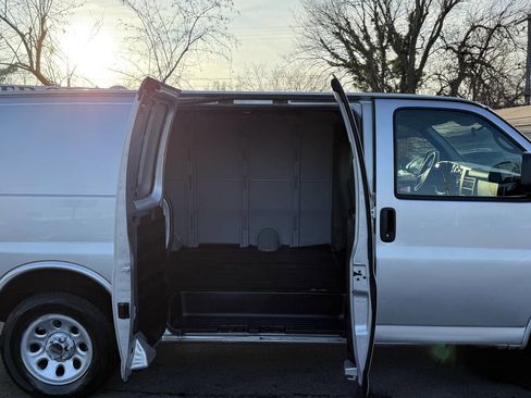 Used 2013 GMC Savana 1500 image 16