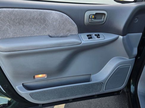 Used 2000 Toyota Sienna LE FWD image 8