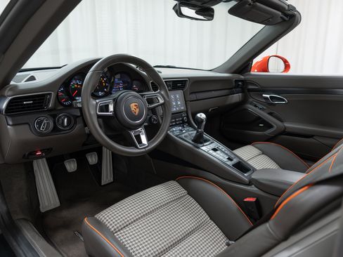Certified 2018 Porsche 911 Targa 4 GTS AWD/4WD image 4