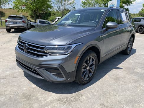 Used 2023 Volkswagen Tiguan SE FWD image 7