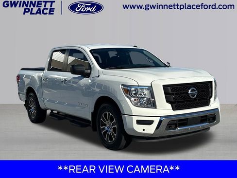 Used 2021 Nissan Titan SV w/ SV Convenience Package image 3