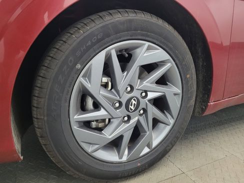 Used 2024 Hyundai Elantra SEL FWD image 31