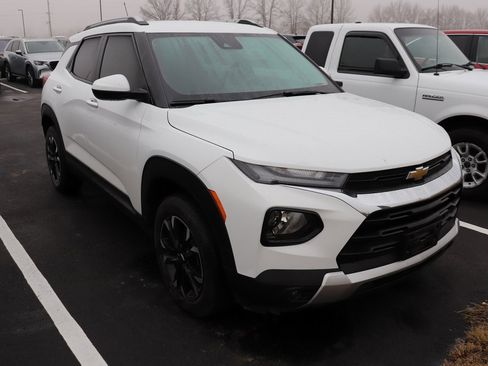 Used 2023 Chevrolet TrailBlazer LT w/ Convenience Package image 3
