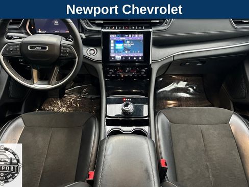 Used 2023 Jeep Grand Cherokee L Laredo image 14