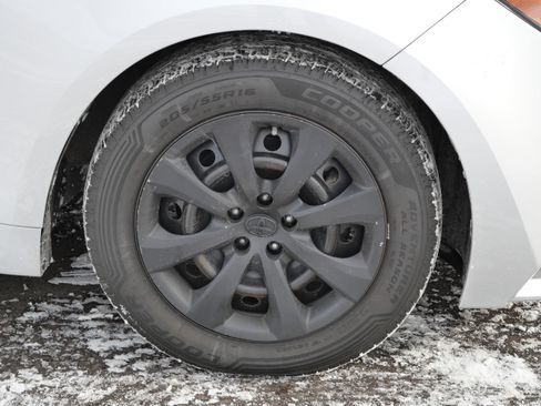 Used 2020 Toyota Corolla LE image 15