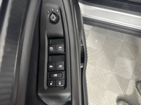 Used 2025 Jeep Grand Cherokee Altitude AWD/4WD image 28