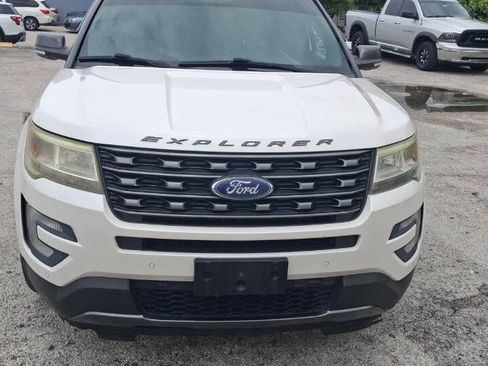 Used 2017 Ford Explorer XLT w/ Equipment Group 202A FWD image 1