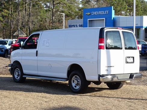 Used 2024 Chevrolet Express 2500 w/ Driver Convenience Package image 4