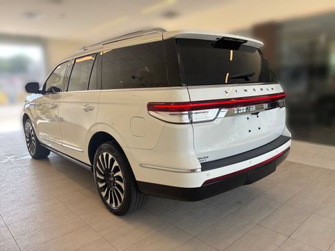 Certified 2024 Lincoln Navigator Black Label AWD/4WD image 3