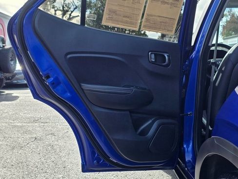 Certified 2022 Hyundai Venue Limited w/ Cargo Package image 18