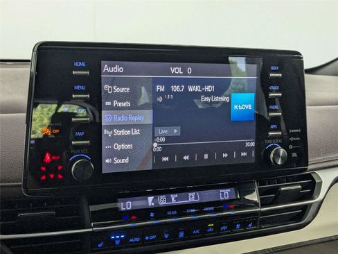 Certified 2022 Toyota Sienna Platinum FWD image 22