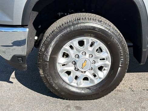 Used 2025 Chevrolet Silverado 3500 LT AWD/4WD image 9