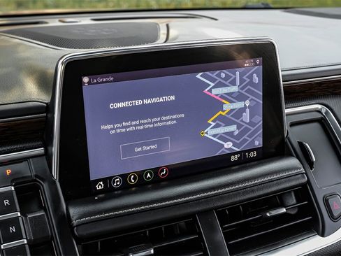 Used 2021 Chevrolet Suburban Premier w/ Premium Package image 31