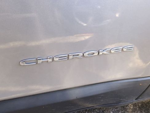 Used 2017 Jeep Cherokee Latitude image 13