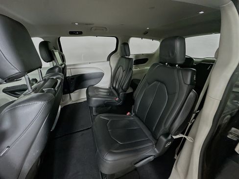 Used 2020 Chrysler Pacifica Touring-L Plus w/ Tire & Wheel Group image 30