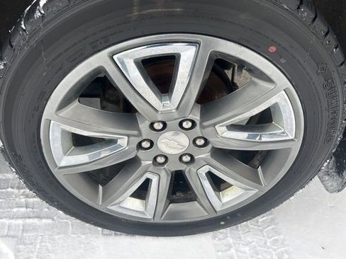 Used 2017 Chevrolet Suburban LT w/ Luxury Package image 9