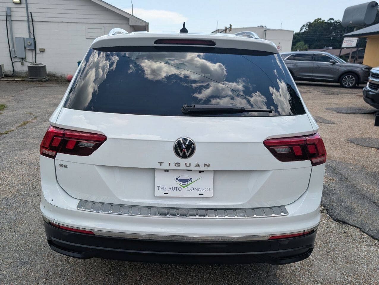 Used 2022 Volkswagen Tiguan SE FWD image 4