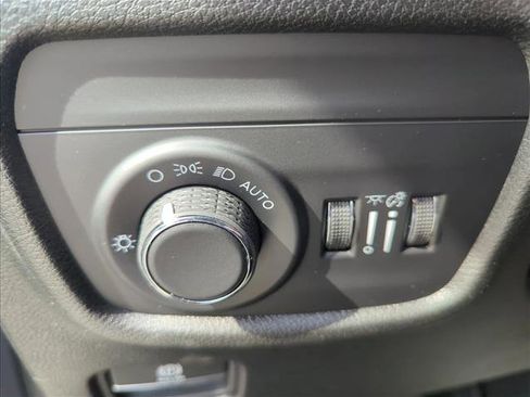 New 2025 Jeep Grand Cherokee Altitude image 17