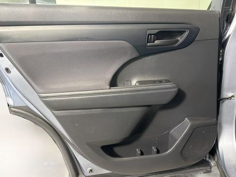 Used 2021 Toyota Highlander LE FWD image 26