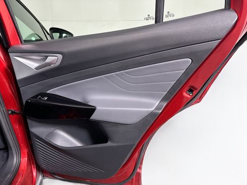 Used 2024 Volkswagen ID.4 S image 32