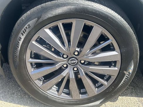 Certified 2023 Nissan Pathfinder SL w/ SL Premium Package AWD/4WD image 9