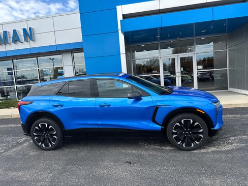 Used 2025 Chevrolet Blazer EV RS AWD/4WD image 2