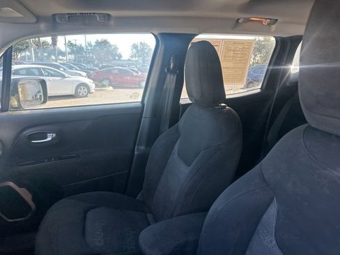 Used 2016 Jeep Renegade Latitude w/ Popular Equipment Group image 21