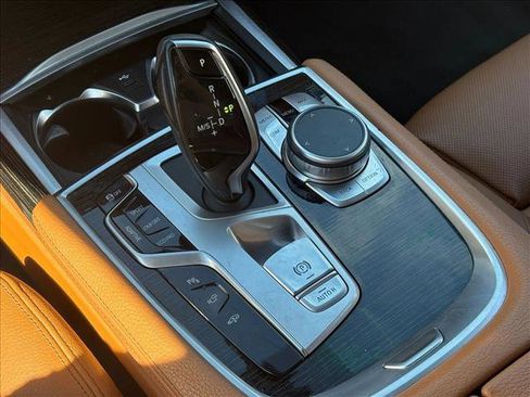 Used 2020 BMW 740i w/ M Sport Package image 11