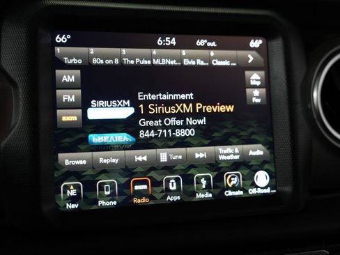 Used 2019 Jeep Wrangler Unlimited Sahara w/ Uconnect 4C Nav & Sound Group AWD/4WD image 18