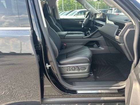 Used 2025 INFINITI QX80 Sensory AWD/4WD image 11