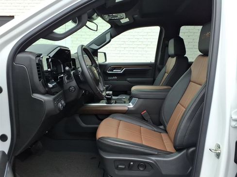 Used 2025 Chevrolet Silverado 1500 High Country image 12