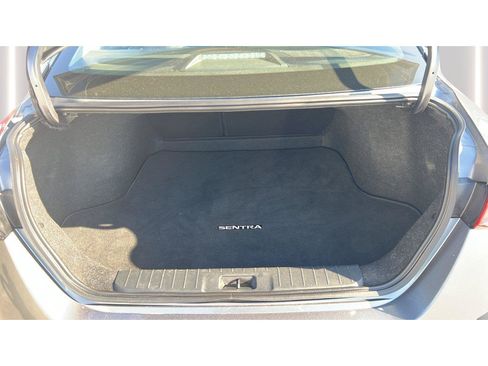 Used 2022 Nissan Sentra SV FWD image 17