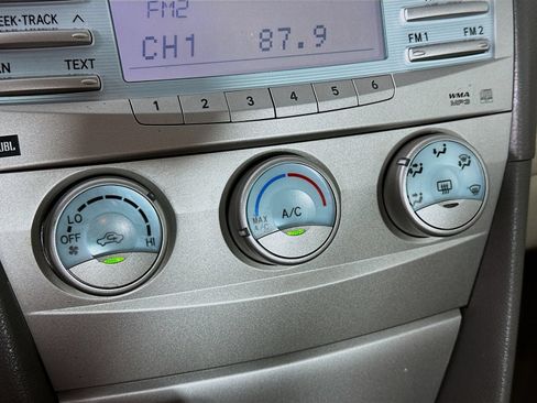 Used 2009 Toyota Camry LE FWD image 14