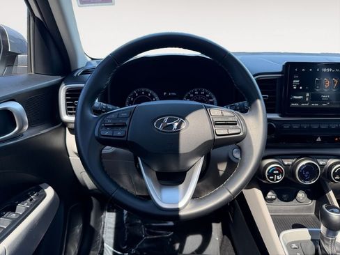 Used 2021 Hyundai Venue SEL w/ Premium Package FWD image 13