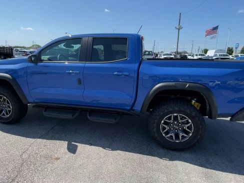 Used 2025 Chevrolet Colorado ZR2 w/ Technology Package image 7