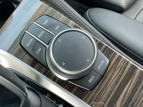 Used 2021 BMW 540i xDrive w/ M Sport Package image 24