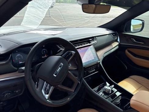 Used 2025 Jeep Grand Cherokee L Summit image 13