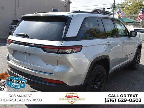 Used 2025 Jeep Grand Cherokee Altitude AWD/4WD image 6
