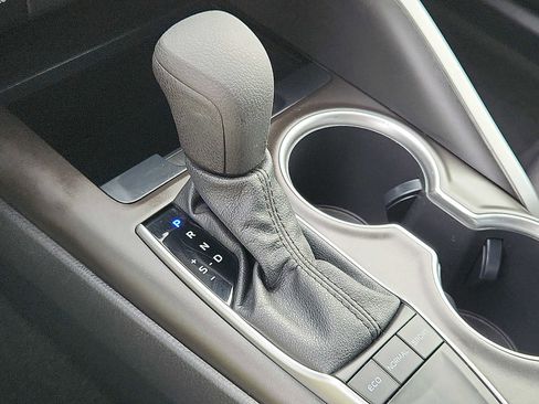 Used 2022 Toyota Camry LE image 14