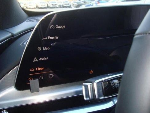 New 2025 Cadillac Lyriq Luxury w/ LPO, Bronce Accent Package image 17