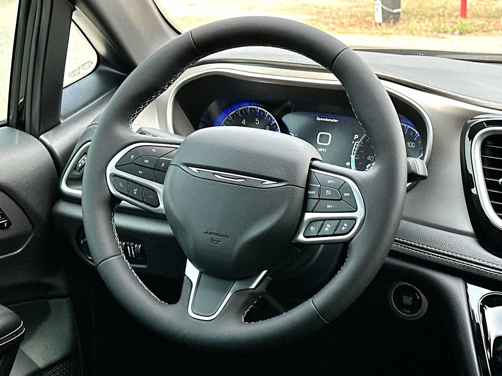 New 2027 Chrysler Pacifica Select FWD image 27